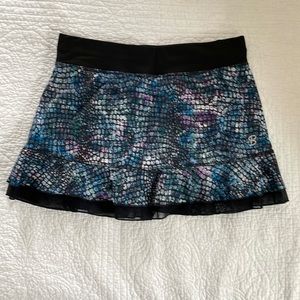 Sofibella Multi-color 13” tennis skirt, size M
